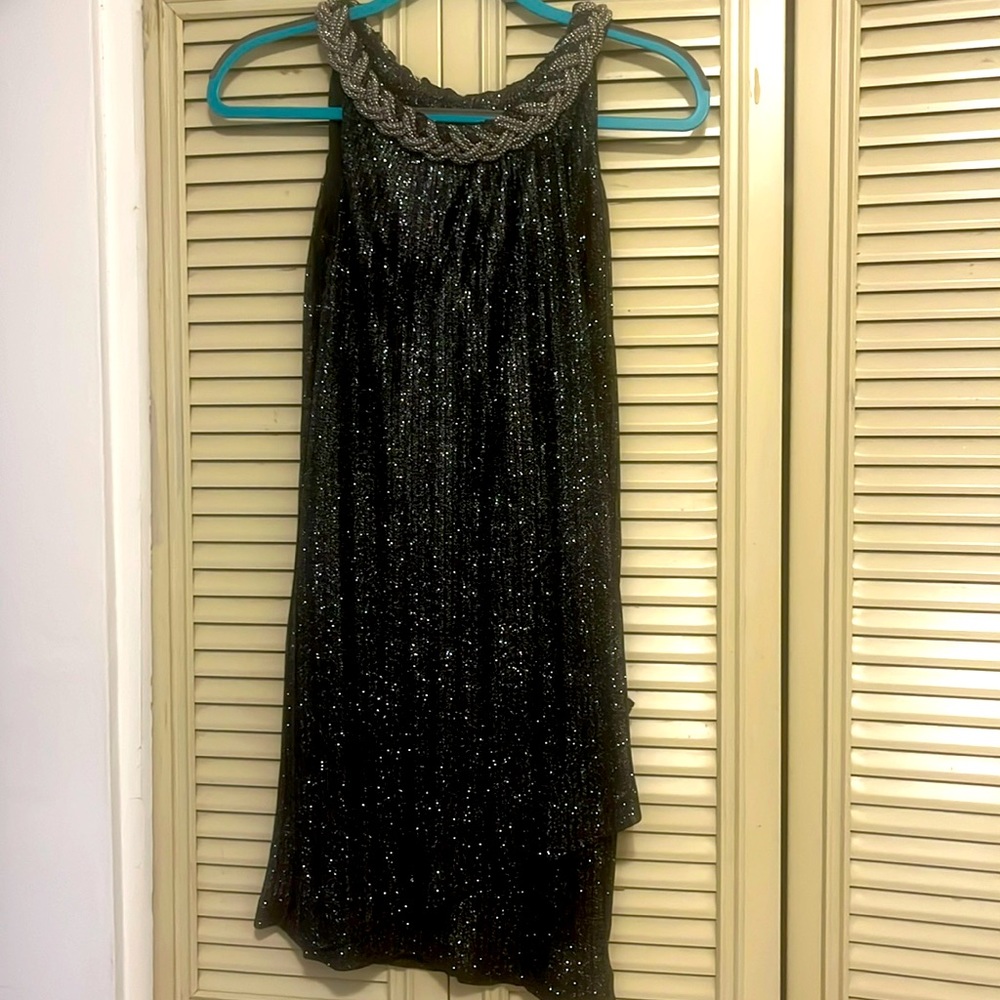 Evening dress with metal chain neck
